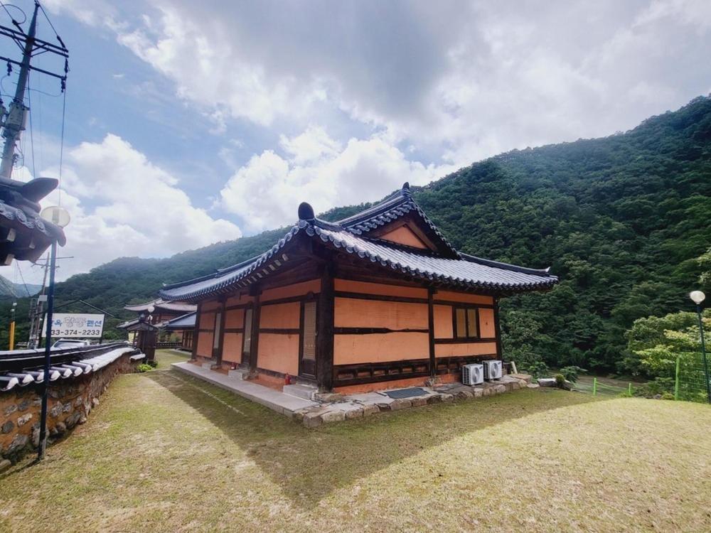 Yeongwol Hwanggung Hanok Pension Bagian luar foto