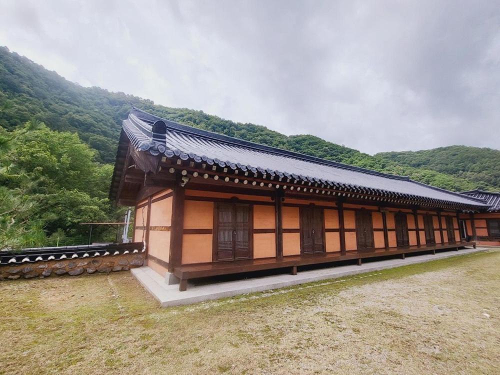 Yeongwol Hwanggung Hanok Pension Bagian luar foto