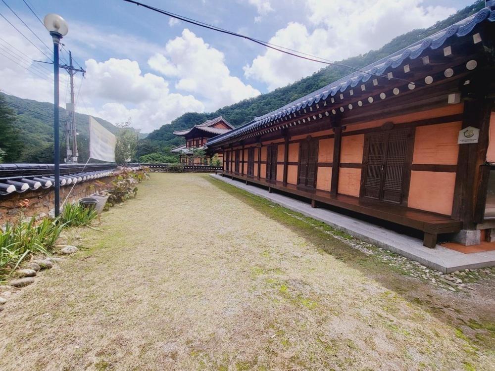 Yeongwol Hwanggung Hanok Pension Bagian luar foto