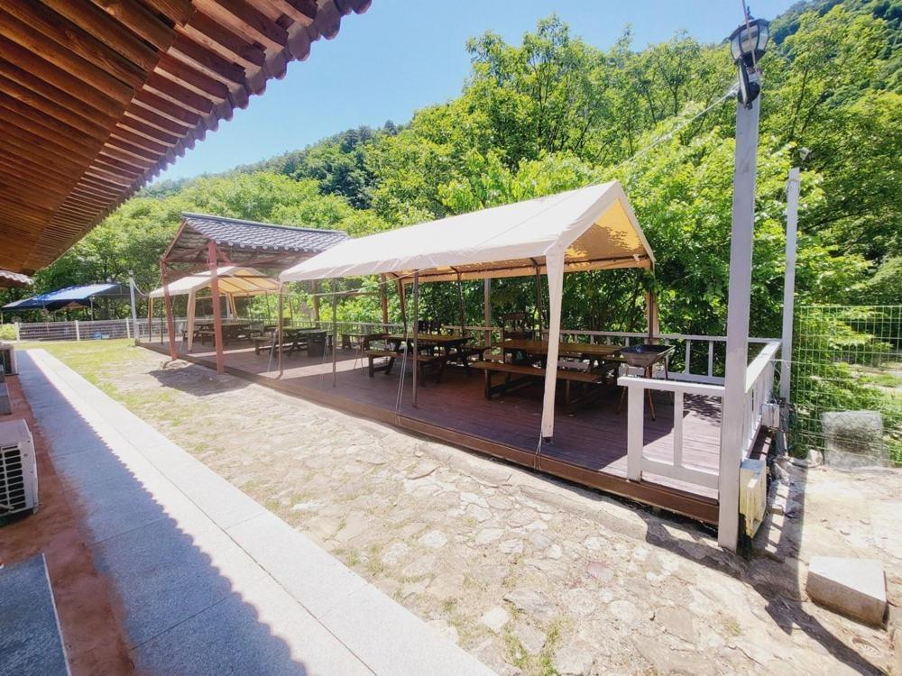 Yeongwol Hwanggung Hanok Pension Bagian luar foto